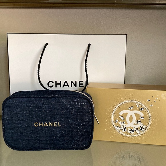 BRAND NEW Chanel LipGloss Trio Holiday Giftset 2023 - Picture 3 of 7